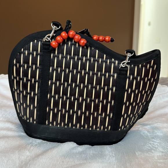 Baskets of Cambodia “The Kiri Wave”handwoven black & natural straw purse - Picture 2 of 6
